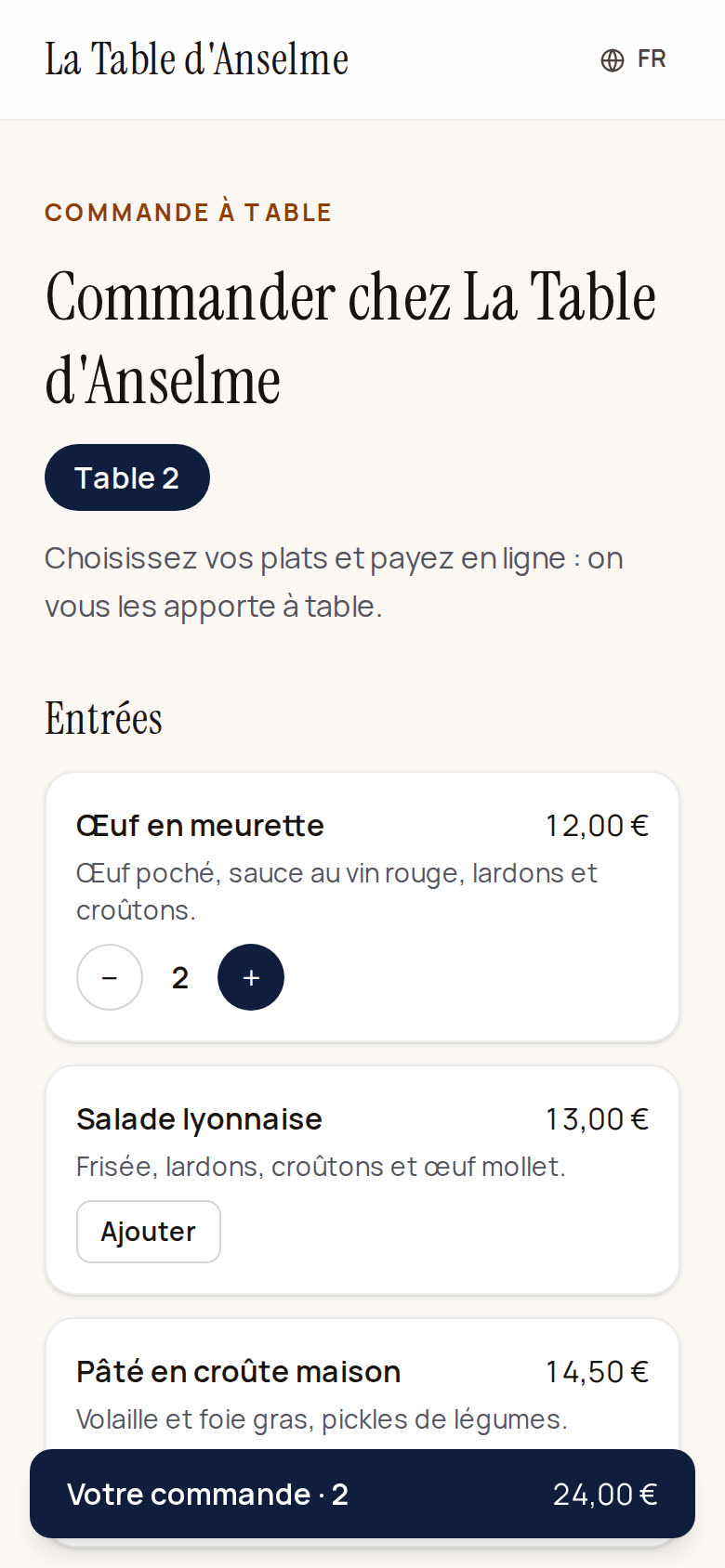 Commande à table sur téléphone : le badge « Table 2 » en haut, l'œuf en meurette ajouté deux fois avec les boutons − 2 +, et le bandeau « Votre commande · 2 — 24,00 € ».