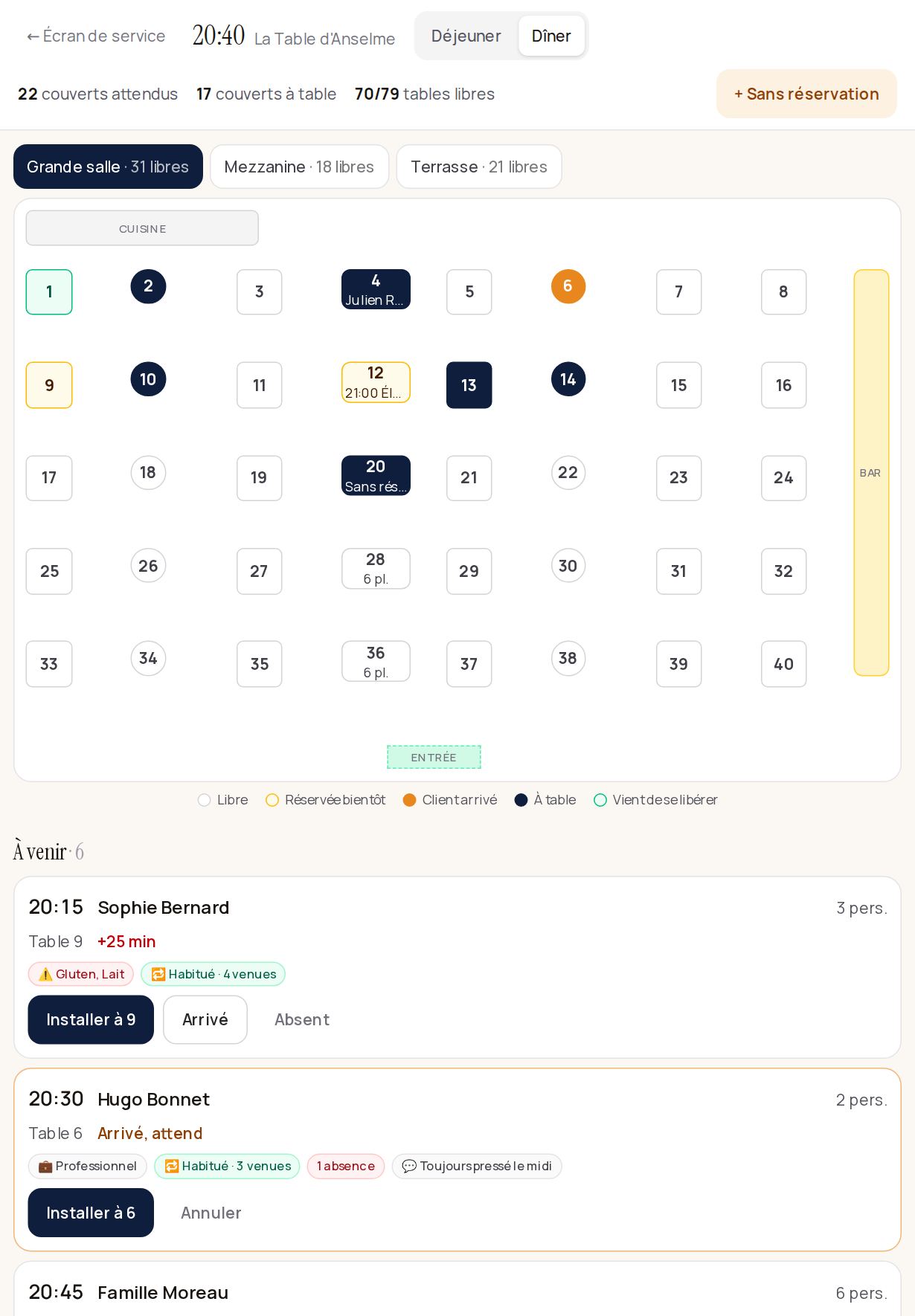 Le mode accueil sur un iPad tenu en hauteur : le plan en haut, la liste À venir en dessous.